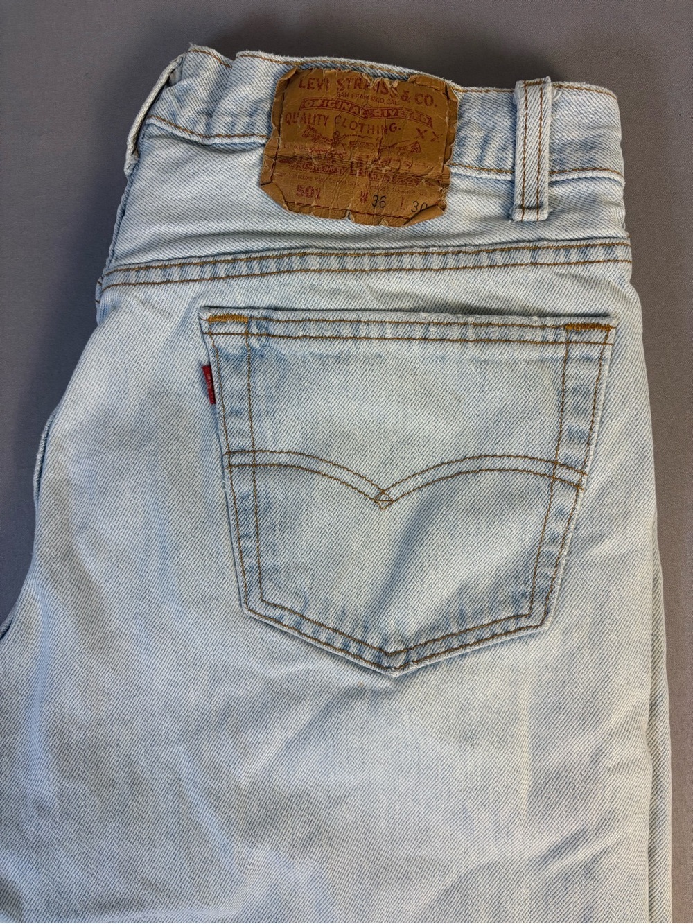 Stunning Vintage Levi’s Denim 501’s. 1992. Size 32. Perfectly broken in. - Picture 7 of 11